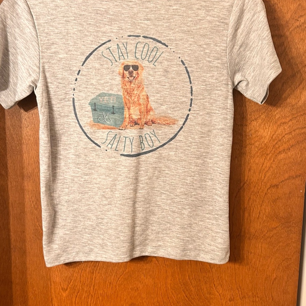 Boys size 7 (medium) Gray Graphic Tee with Dog Print